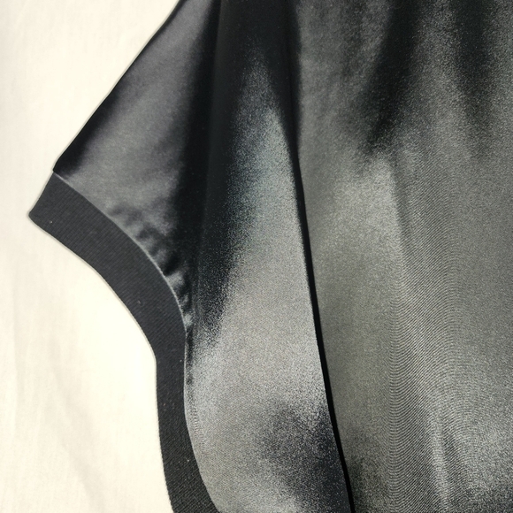 Sedge Womens Elegant Black Satin Top Size L.  NWT Goth Vamp. Quiet Luxury - Picture 9 of 9